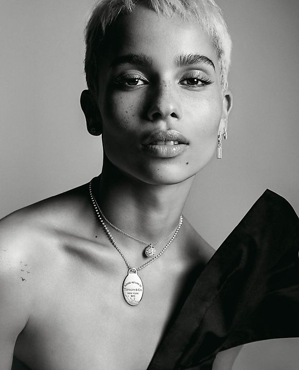model wearing return to tiffany necklace