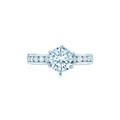 THE TIFFANYÂ® SETTING WITH DIAMOND BAND