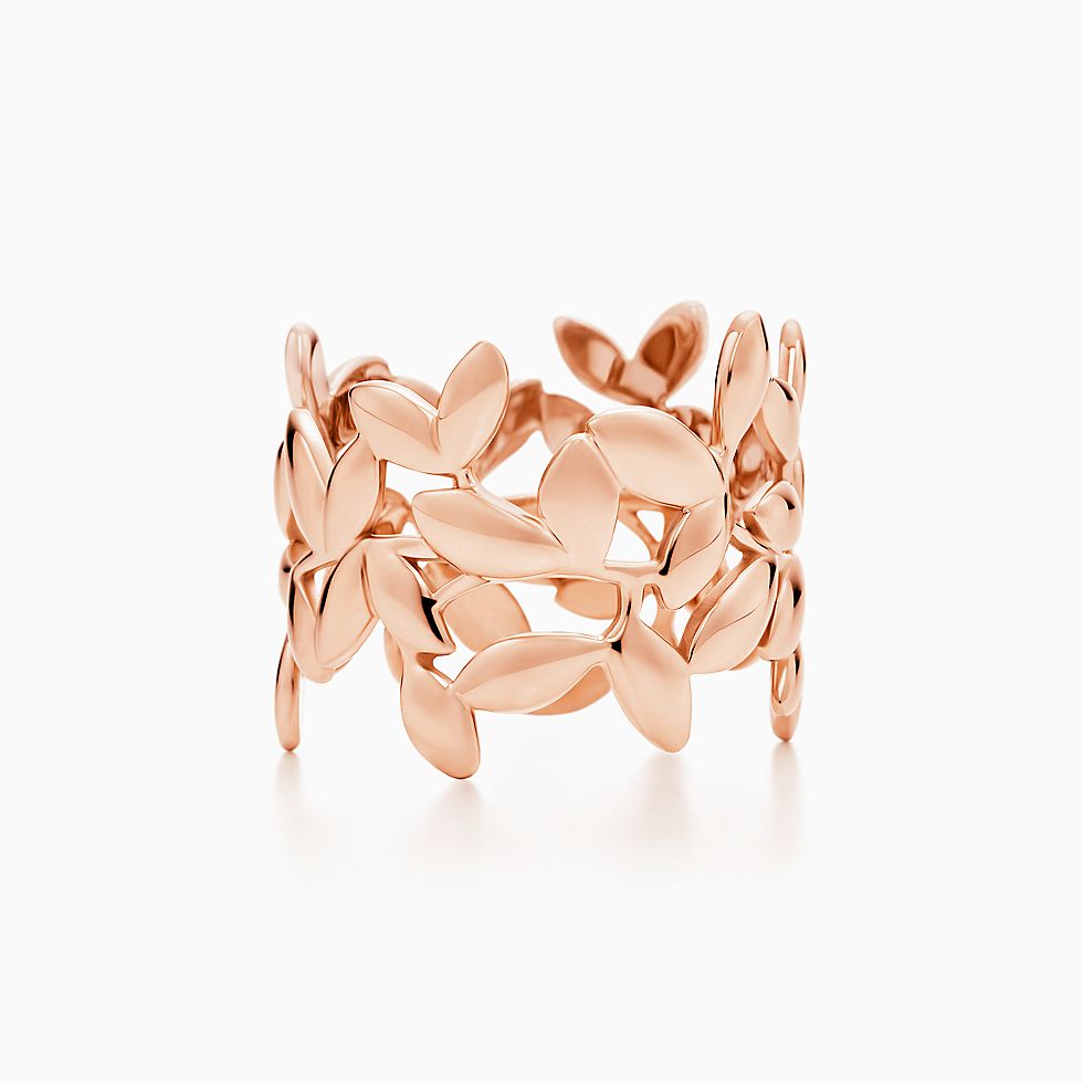 Paloma Picasso® Olive Leaf band ring in 18k rose gold.