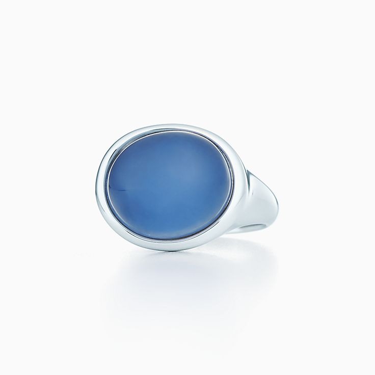 Elsa Peretti™ Cabochon ring in silver with a blue chalcedony.
