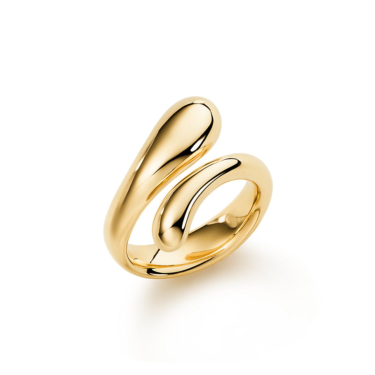 Elsa Peretti® Teardrop ring in 18k gold. Tiffany & Co.