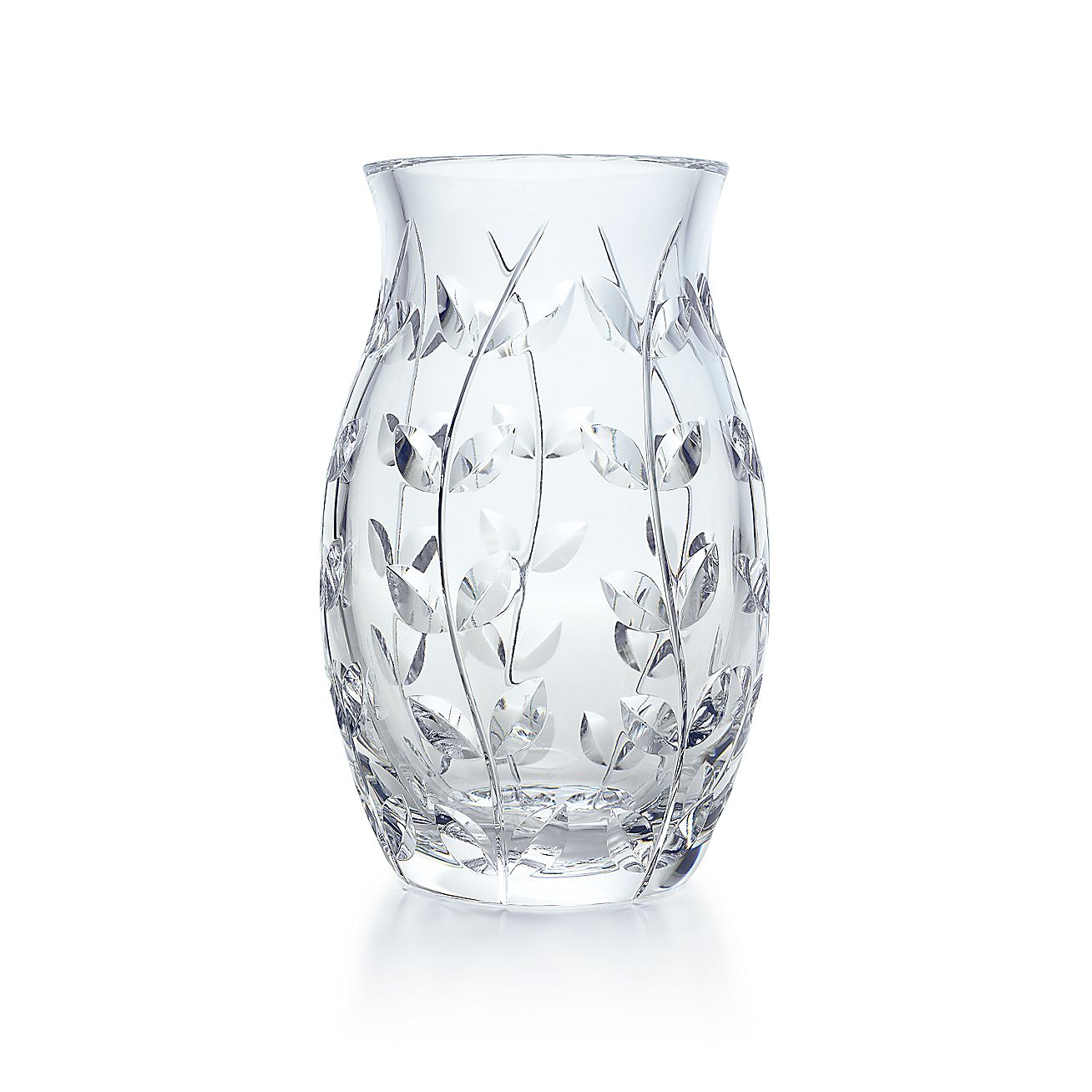 Floral Vine tulip vase in handcut crystal. Tiffany & Co.