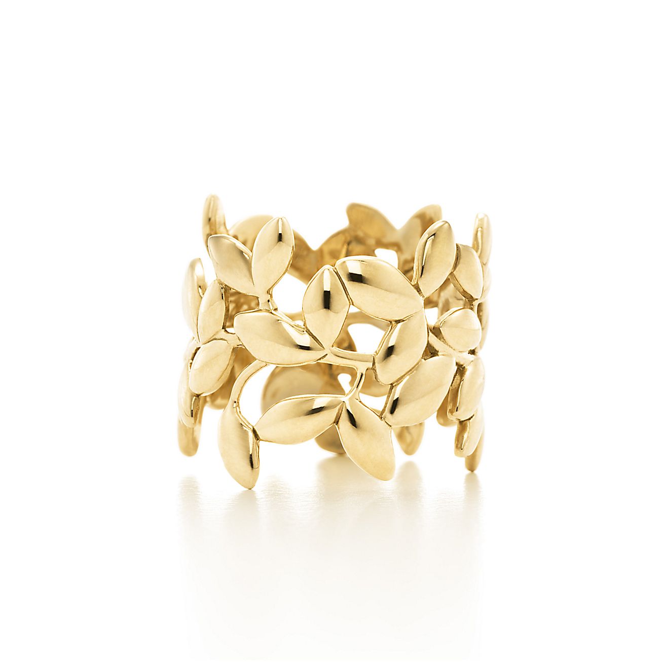 Paloma Picasso® Olive Leaf band ring in 18k gold. Tiffany & Co.