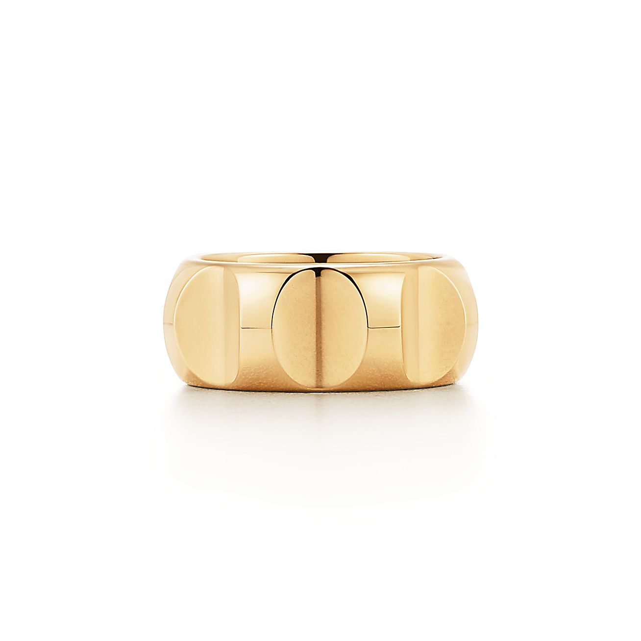 Paloma's Groove™ wide ring in 18k gold, 9 mm wide. | Tiffany & Co.