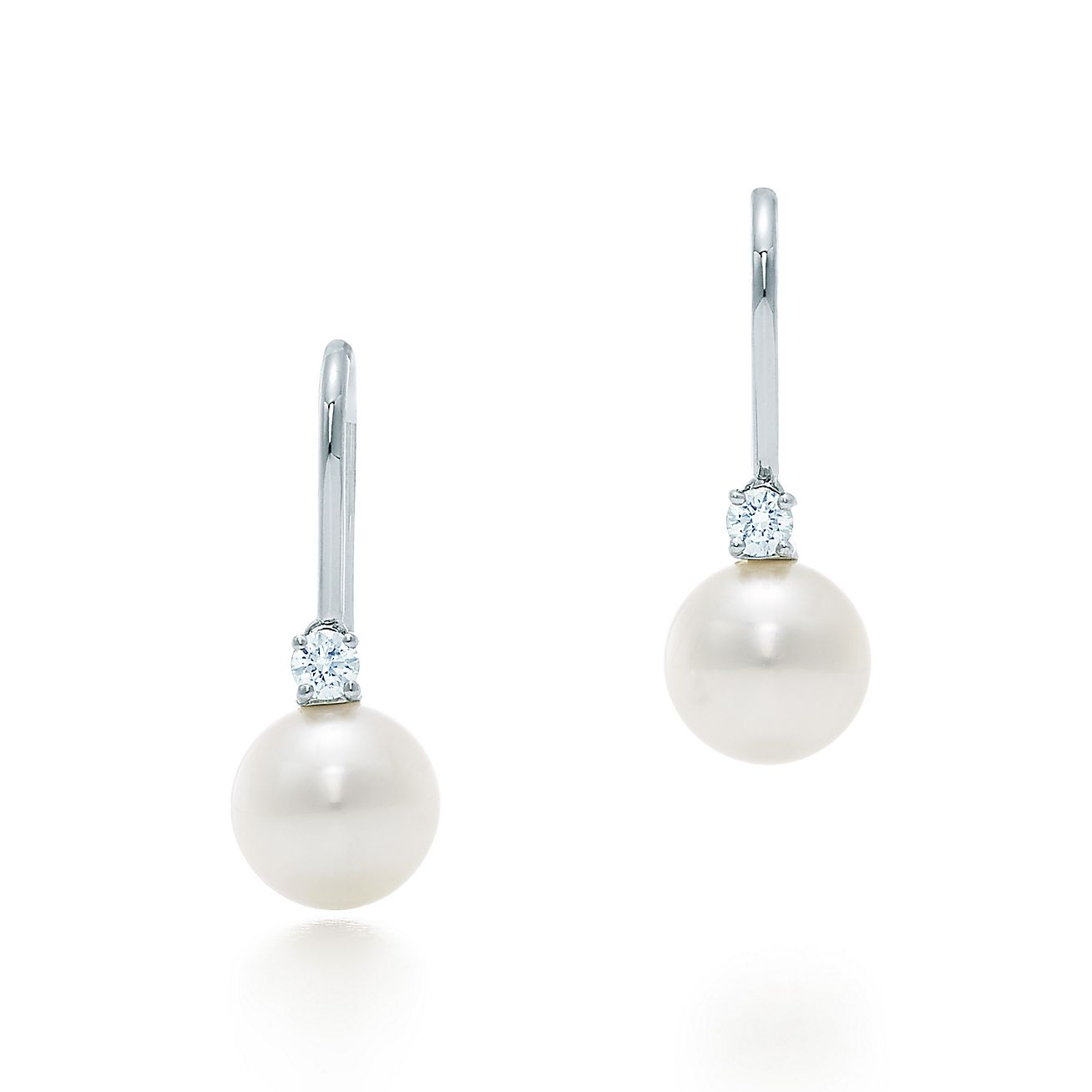 Tiffany Signature™ earrings in 18k white gold with Akoya pearls and