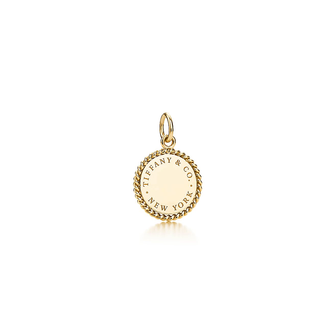 Tiffany Twist round charm in 18k gold, small. Tiffany & Co.