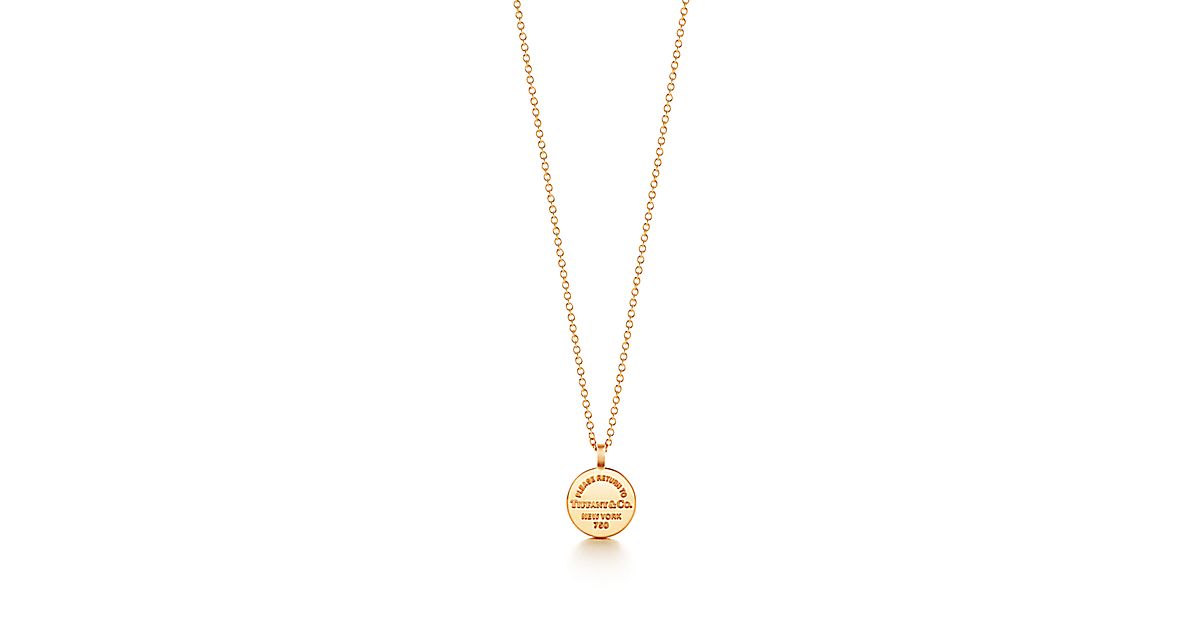 Return to Tiffany® circle pendant in 18k gold. Tiffany & Co.
