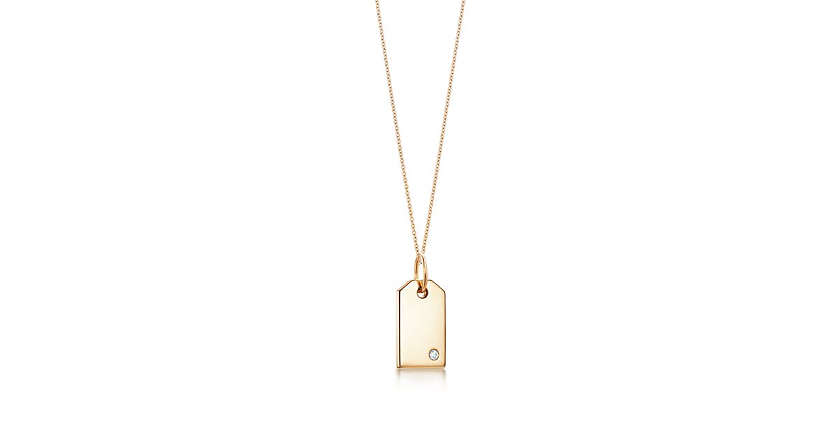 Tiffany Charms tag in 18k gold with a diamond, mini. Tiffany & Co.