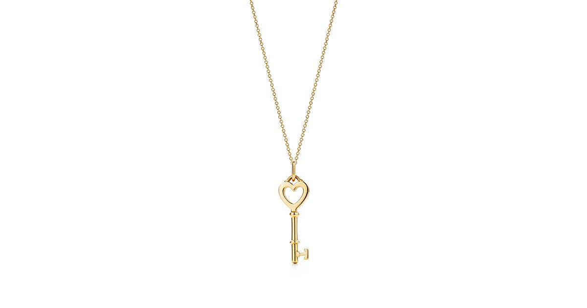 Tiffany Keys heart key pendant in 18k gold, mini. Tiffany & Co.