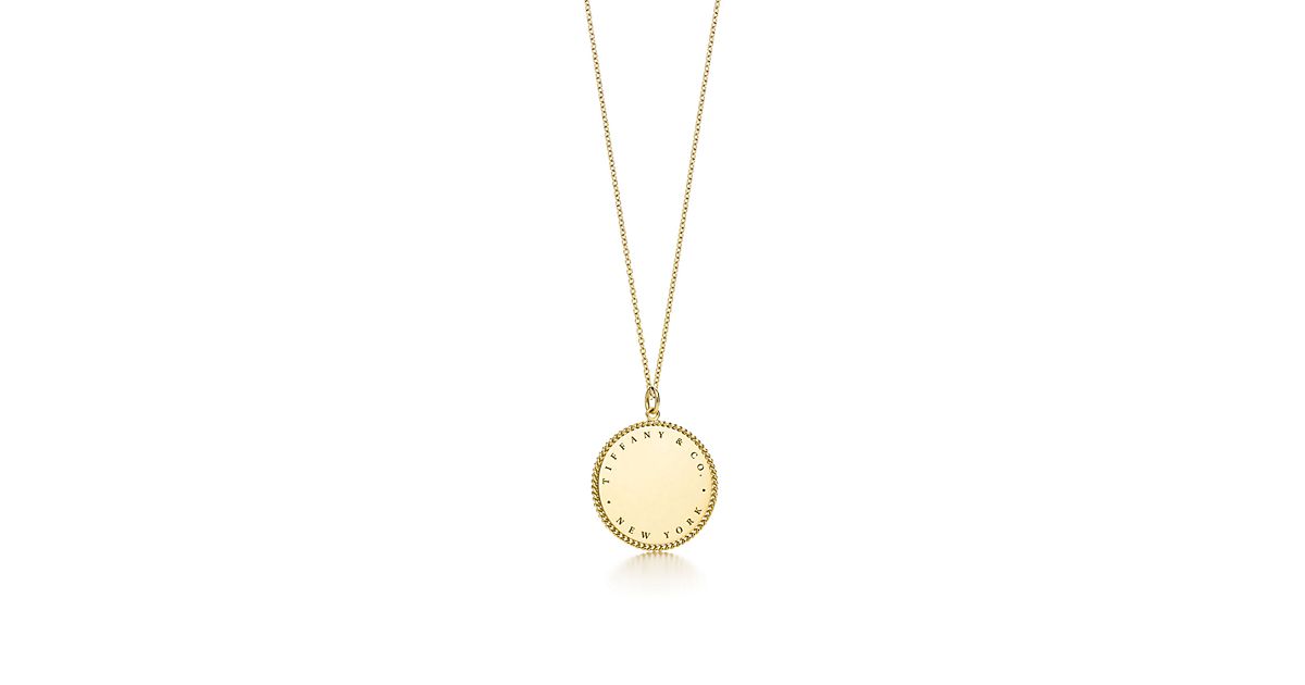 Tiffany Twist round charm in 18k gold on a chain, extra large