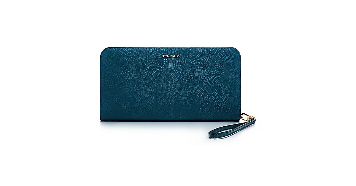 Travel wallet in pond leather, large. More colors available. Tiffany