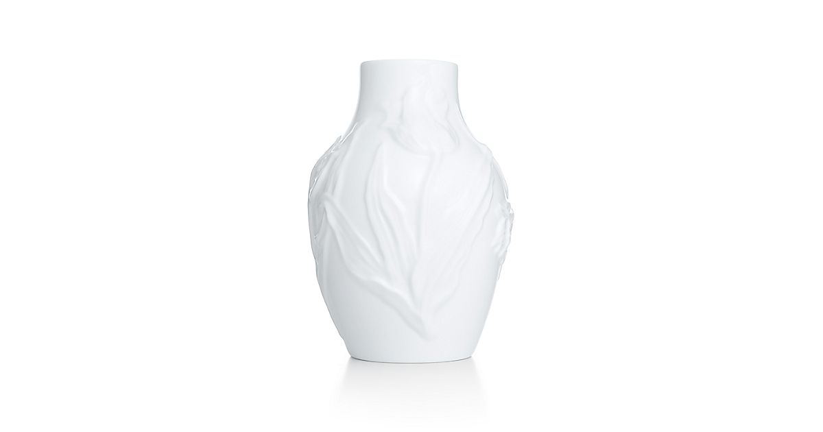 Tulip vase in bone china. Tiffany & Co.