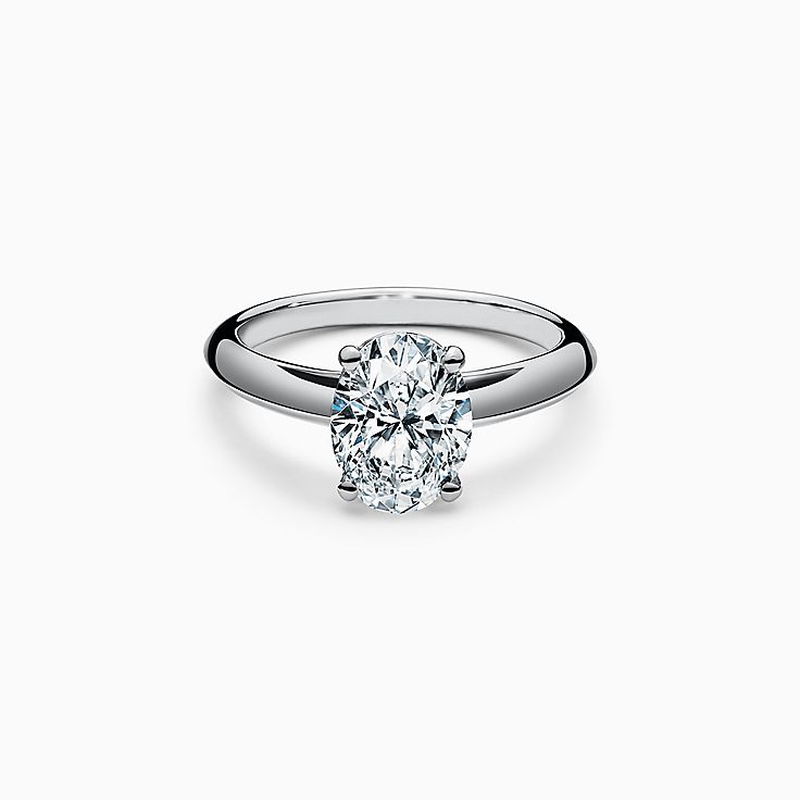 鉑金鑲橢圓形切割鑽石訂婚戒指