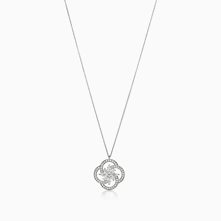 ティファニーより、新作Tiffany & Loveチャームネックレスが登場