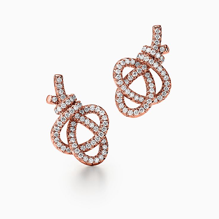 ティファニー ノット ローズ ゴールド ピアス | Tiffany & Co.