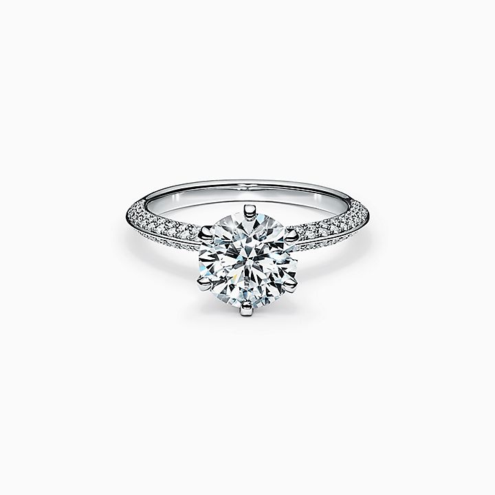 Tiffany＆Co.のパヴェデザインの婚約指輪