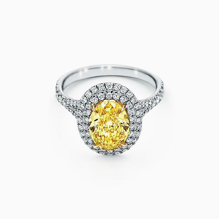 Anillo de compromiso Tiffany Soleste con aureola ovalada doble de diamantes amarillos en platino