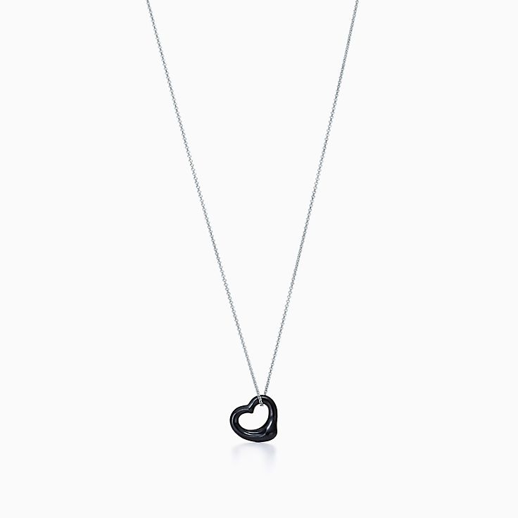 Amazon.com: Black Heart Necklace, Tiny and Dainty Sterling Silver Black  Onyx Heart Necklace for Women, Black Onyx Pendant Necklace, Layering  Necklace (black onyx heart necklace, 14