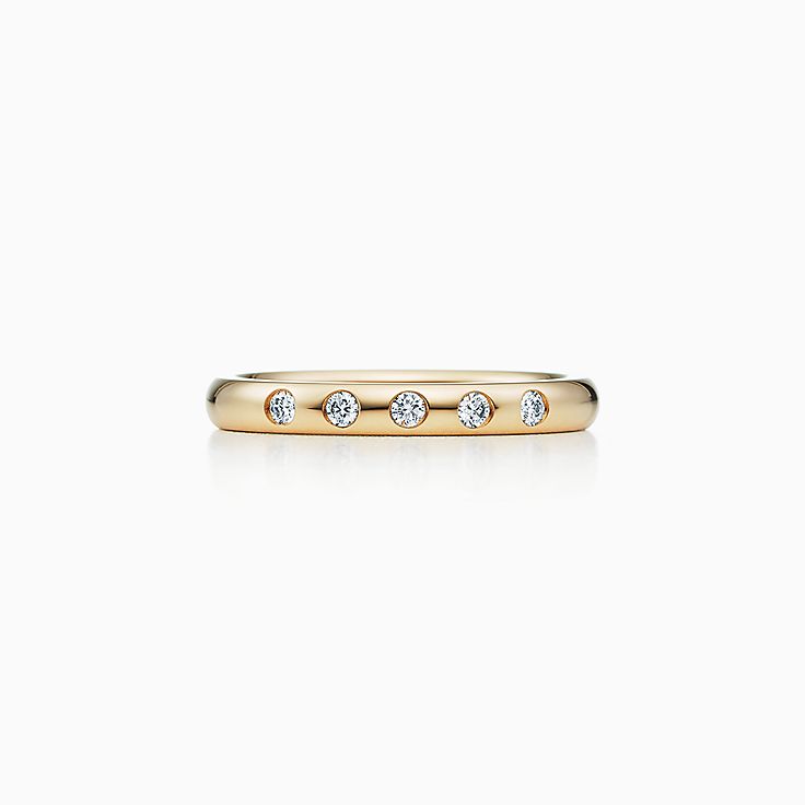 This #Tiffany gold ring needs no introduction. (Link in the