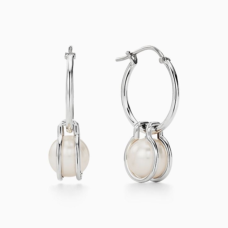 Tiffany HardWear:Pearl Hoop Earrings in Sterling Silver
