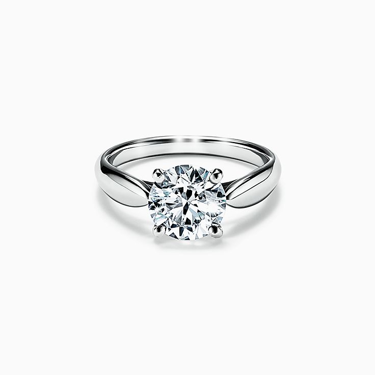 Tiffany Harmony™ 鉑金鑲圓形明亮式鑽石訂婚戒指