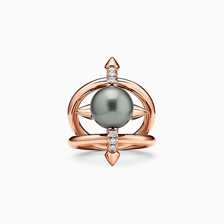 Tiffany Titan by Pharrell Williams:Anillo con perla de Tahití