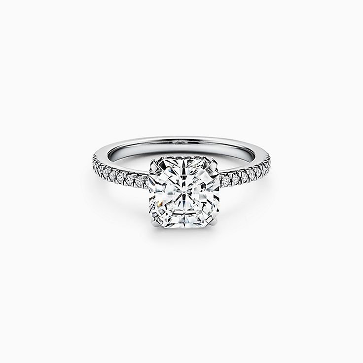 Tiffany True 訂情戒指為鉑金鑲鑽戒指鑲單顆 Tiffany True 鑽石