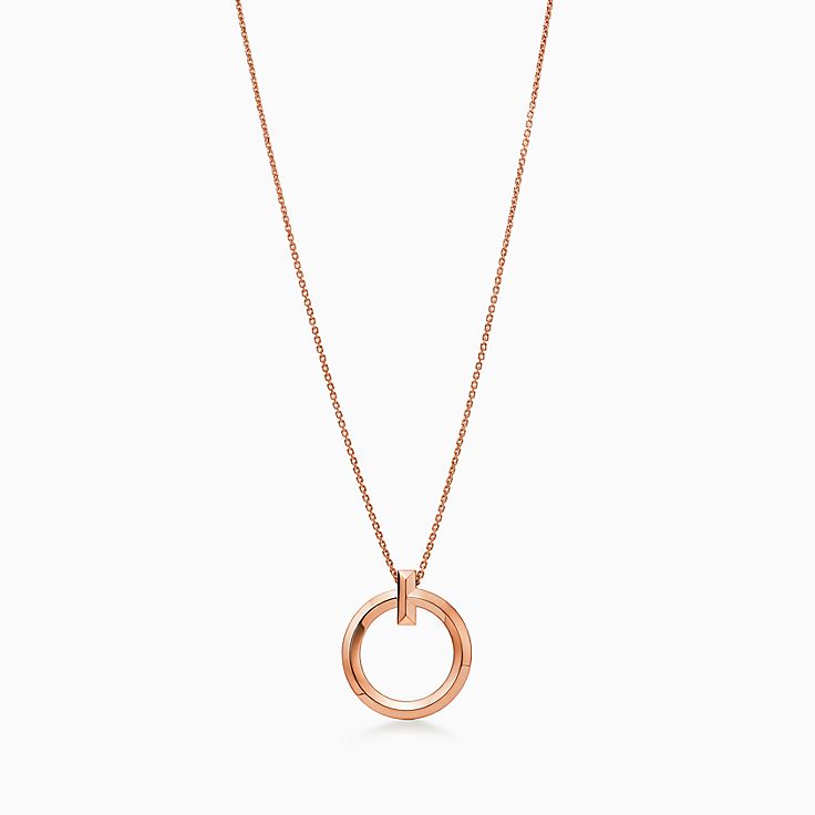 남성용 디자이너 네크리스 및 펜던트 | 골드 & 레더 | Tiffany & Co. 남성용 디자이너 네크리스 및 펜던트 | 골드 & 레더 | Tiffany & Co.
