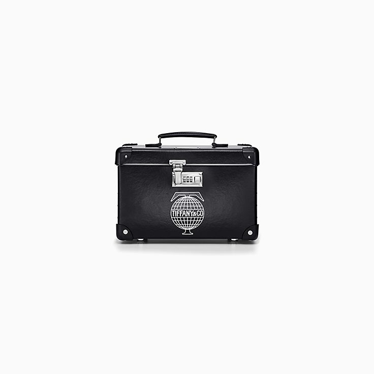 Travel Accessories: Luggage \u0026 Passport 
