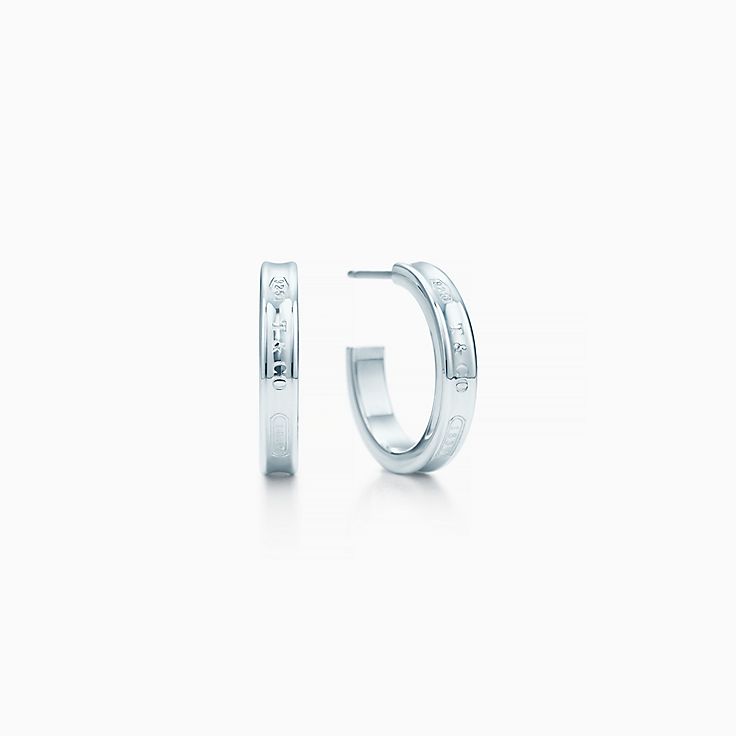 ティファニー 1837™ フープ ピアス（スモール）シルバー | Tiffany & Co.