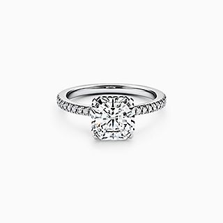 Anillo de compromiso con diamante Tiffany True™, argolla en platino y diamantes