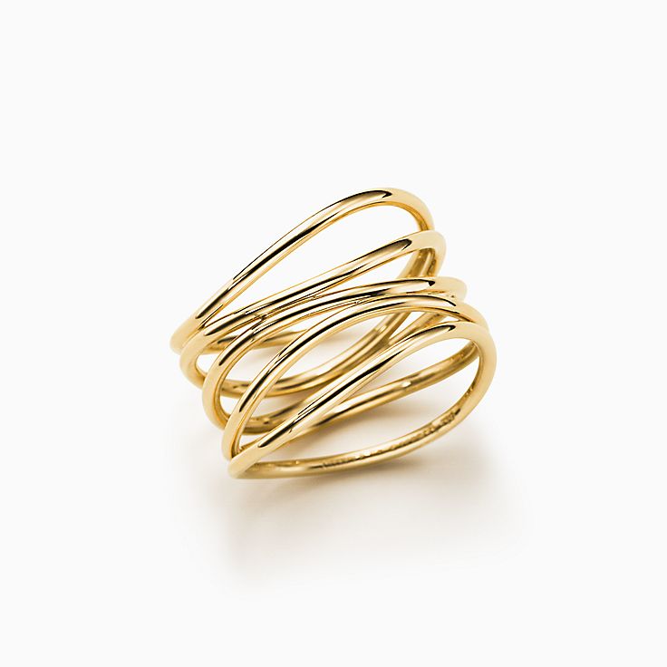 Elsa Peretti® Wave ring in 18k gold. | Tiffany & Co.