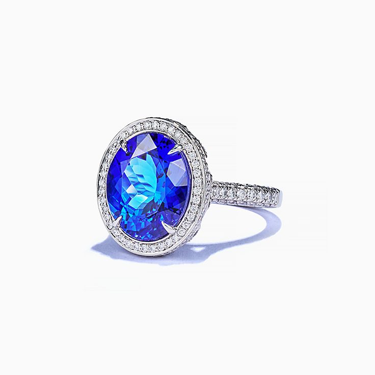Ring in Platinum with a Tanzanite and Diamonds