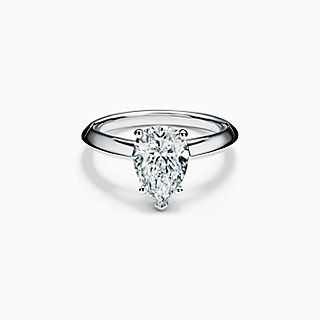 Pear-shaped Diamond Engagement Ring in Platinum