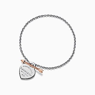 Return to Tiffany™:Brazalete Lovestruck con placa de corazón