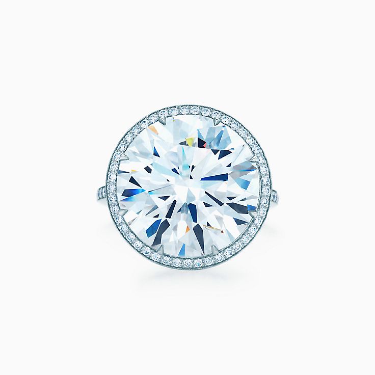 Ring with a 12-carat, D color, round 