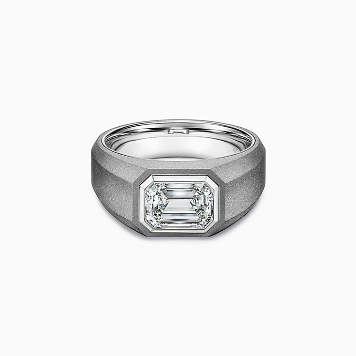 Anillo de compromiso para hombre The Charles Tiffany Setting en titanio  gris | Tiffany \u0026 Co.