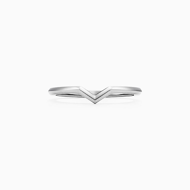 The Tiffany® Setting V band ring in platinum, 1.7 mm wide 