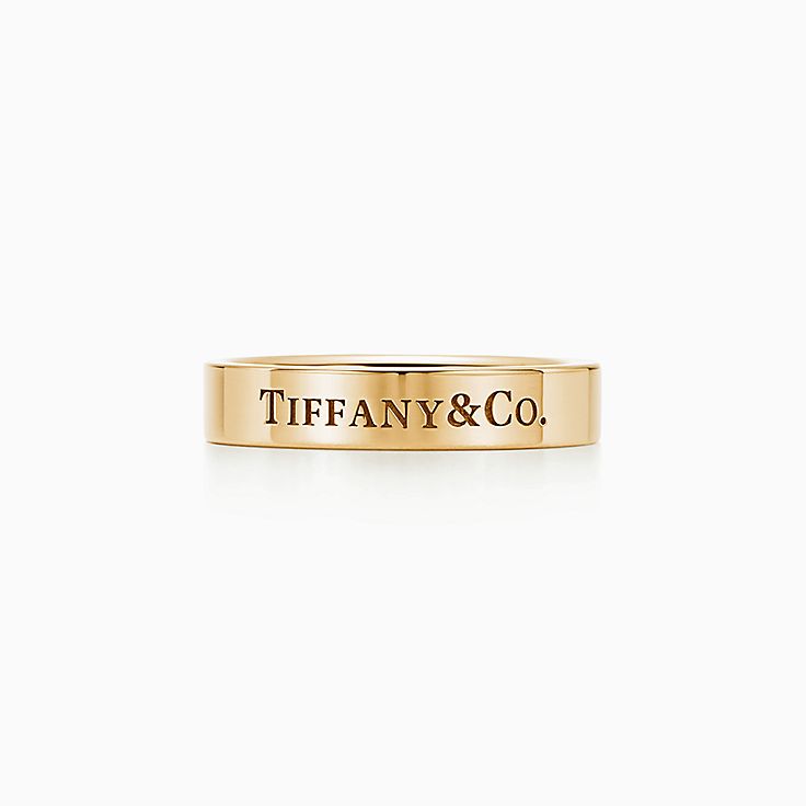 Tiffany & Co.® band ring in 18k gold, 4 mm. | Tiffany & Co.