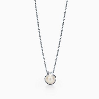 Tiffany HardWear:Freshwater Pearl Link Pendant in Sterling Silver, 16–18"