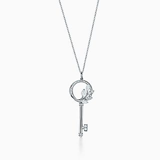 Tiffany Keys Tiffany Victoria™:鉑金鑲鑽石藤蔓圓形鑰匙