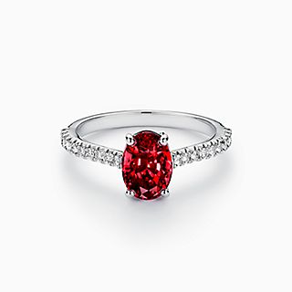 Tiffany Novo™:橢圓形紅寶石戒指