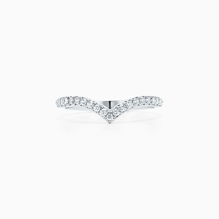 Tiffany Soleste V band ring in platinum with diamonds. | Tiffany & Co.