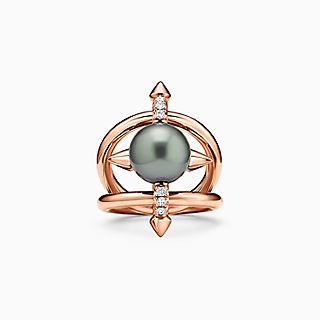 Tiffany Titan by Pharrell Williams:Anillo con perla de Tahití