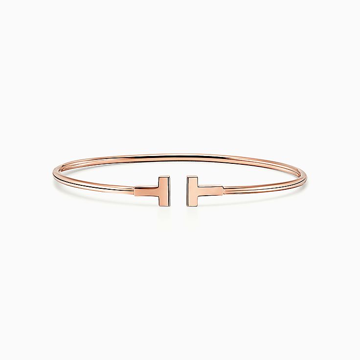 Tiffany T narrow wire bracelet in 18k rose gold, small. | Tiffany 