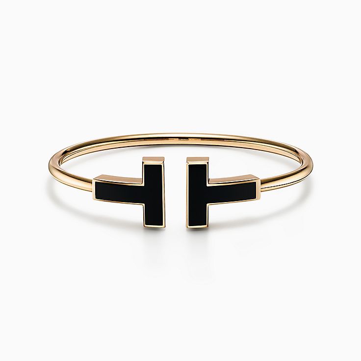 Pulsera ancha ónice negro Tiffany T en oro de 18 ct, | Tiffany & Co.
