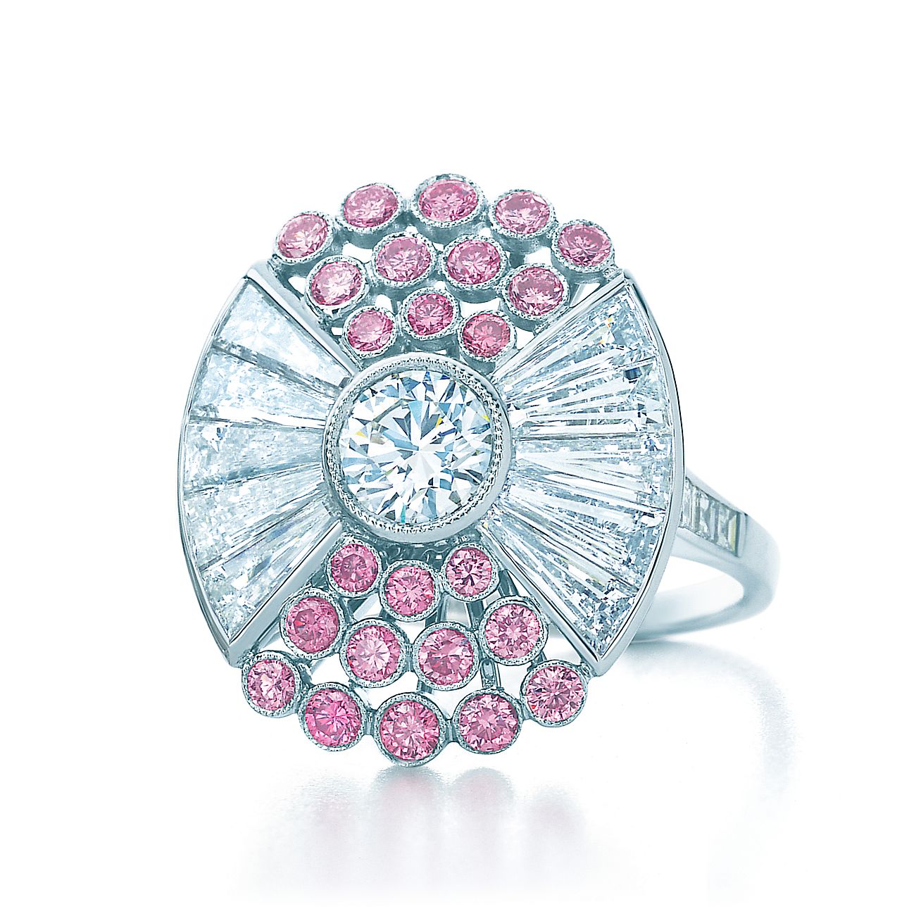 Тиффани розовый. Кольцо Тиффани с розовым бриллиантом. Кольцо Тиффани 0,8 карат. Кольцо с розовым бриллиантом Tiffany.