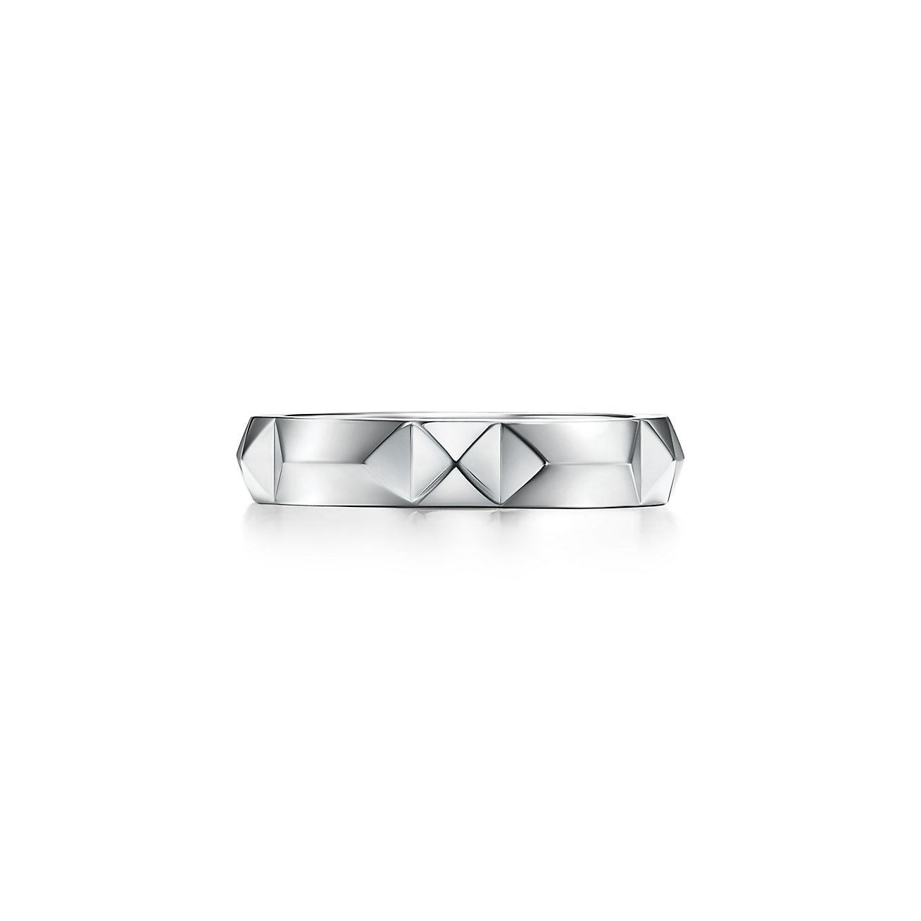 ティファニー トゥルー バンド リング プラチナ、幅 4MM | Tiffany & Co.