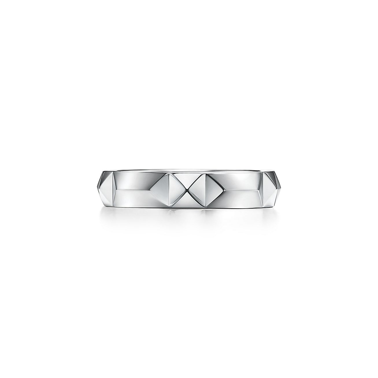 ティファニー トゥルー バンド リング プラチナ、幅 4MM | Tiffany & Co