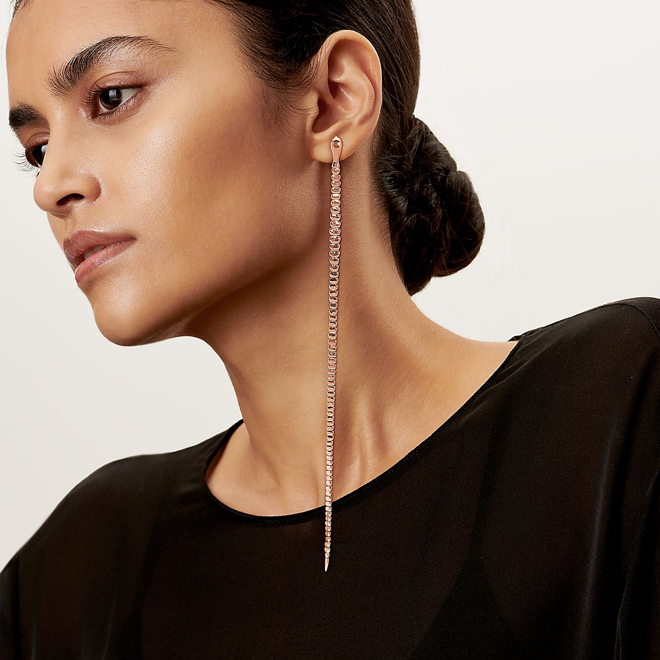 エルサ・ペレッティ™ スネーク ピアス ローズゴールド | Tiffany & Co